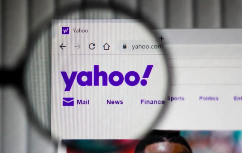 Blurred computer screen showing Yahoo! homepage